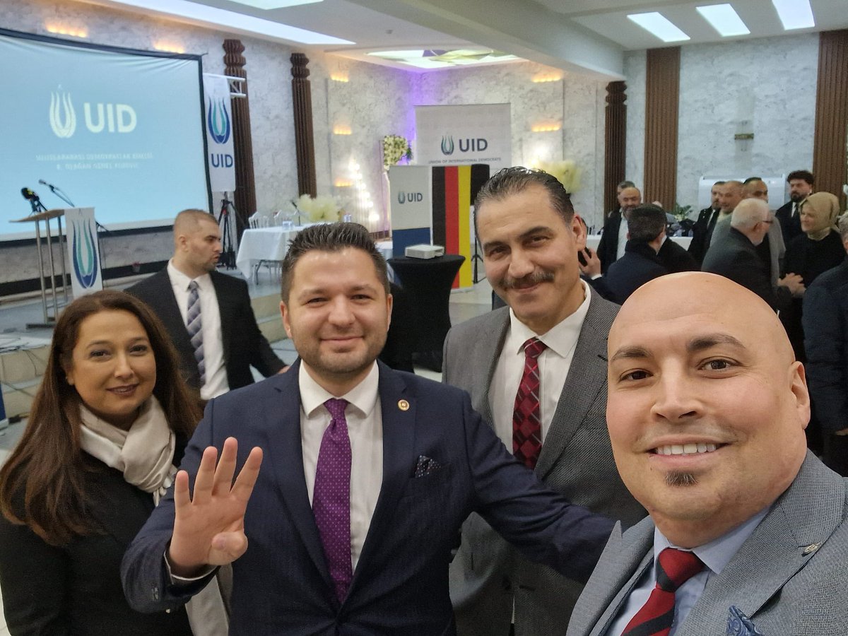 toprak_av's tweet photo. 📍Köln 

Sayın Cumhurbaşkanımız Recep Tayyip Erdoğan’ın video mesajı gönderdiği @U_I_D ‘nin 8. Olağan Genel Kurulu’na katıldım

 7.Dönem @U_I_D Genel Başkanı Köksal Kuş’a ve Yönetimine teşekkür ediyor, UID’nin yeni Genel Başkanı @aslankenan_nl ’a başarılar diliyorum.

@RTErdogan https://t.co/EJin2zaeBp
