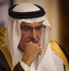 يقول البدر : 
الشوق اللي يزور قلبي ..
ياترى يزورك ..!