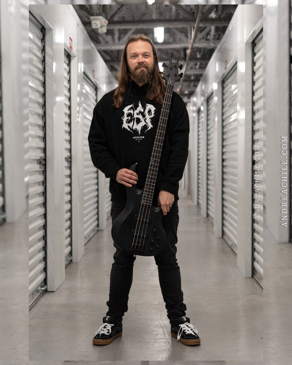 MikeLeonShreds's tweet photo. Today is the day.....my signature bass from @ESPGuitars is here! This has been a lifelong dream of mine come true, I hope you guys dig it! Let's SHRED!
📸: @andreachile_ 💞
🌐: Tampa
#MikeLeonShreds #ESPBasses #signatureseries #signatureartist #Soulfly #TheRiffVortex #bass #shred https://t.co/pmgA63L1Wr