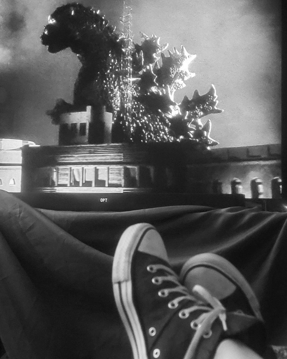CrugerDuke's tweet photo. Godzilla night https://t.co/k7hVfu42gS