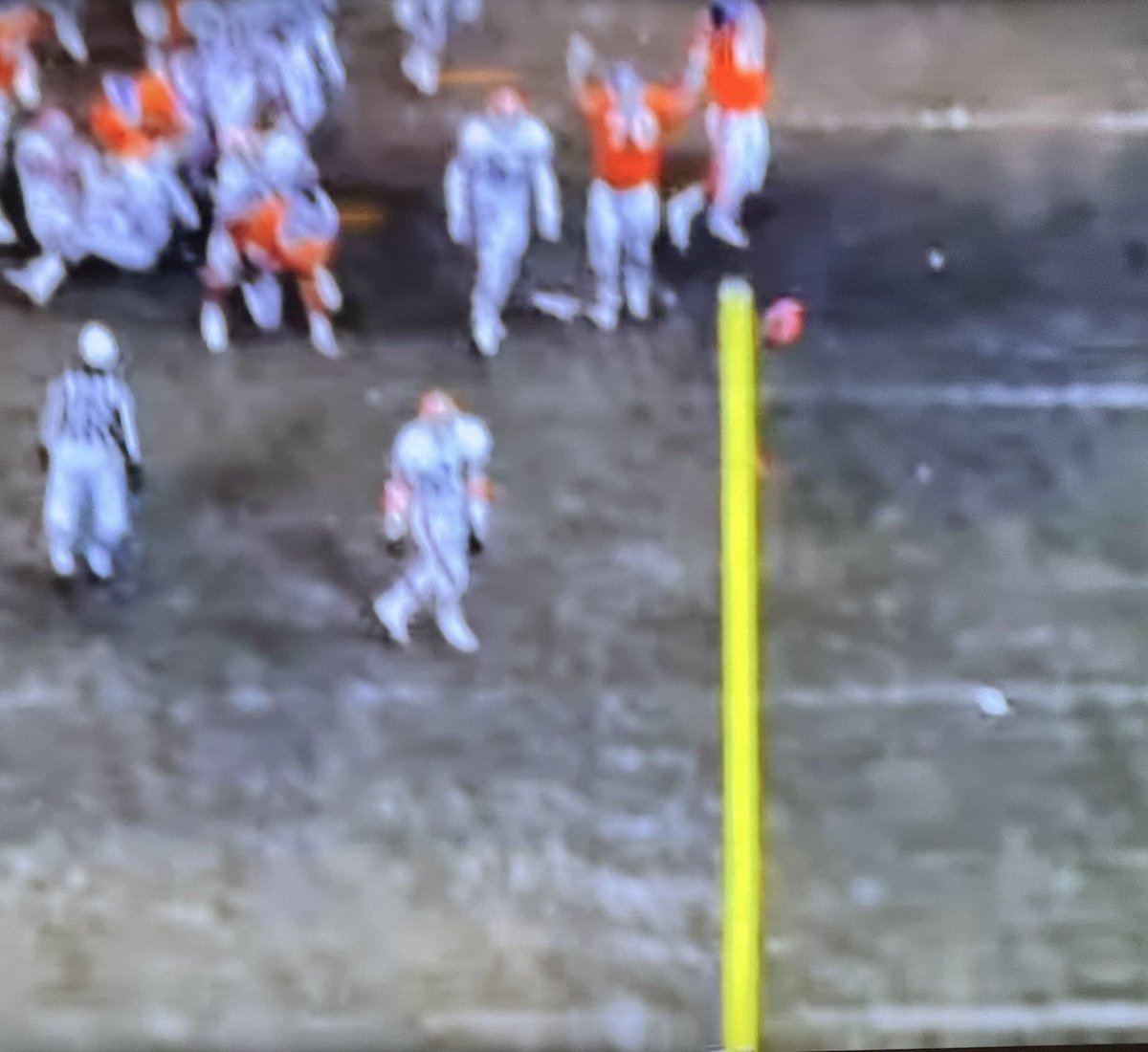 tom_brunswick's tweet photo. Was @ the Broncos vs Browns AFC Championship Game @ Cleveland Stadium on 1/11/87. Sitting above the dugout 3rd base line in the closed end. Had a good look at this FG attempt by Karlis. The kick was hooking &amp; looked wide left. The refs signaled good &amp; ran into dugout. Were cold. https://t.co/9mjFxpGmww