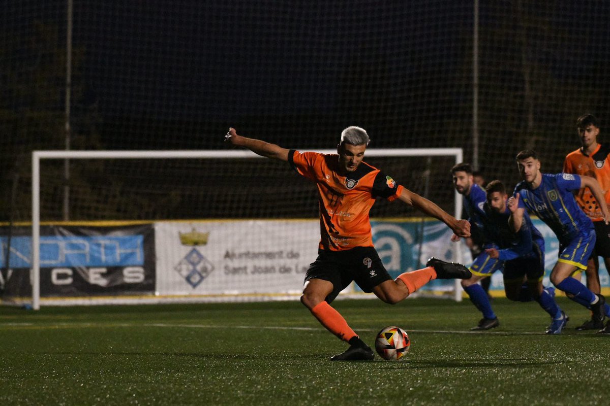 SE_Pindependent's tweet photo. GOL GOOL GOOOL GOOOOL 
⏱️ 70’ | 1-1 

J19  🆚 @ce_andratx
🏆 #SegundaRFEF | Grupo III

⚽️ Piera de penalti 

#amuntPenya #forçaPenya 💪🏻🖤🧡 https://t.co/eZBRdD6Xhy