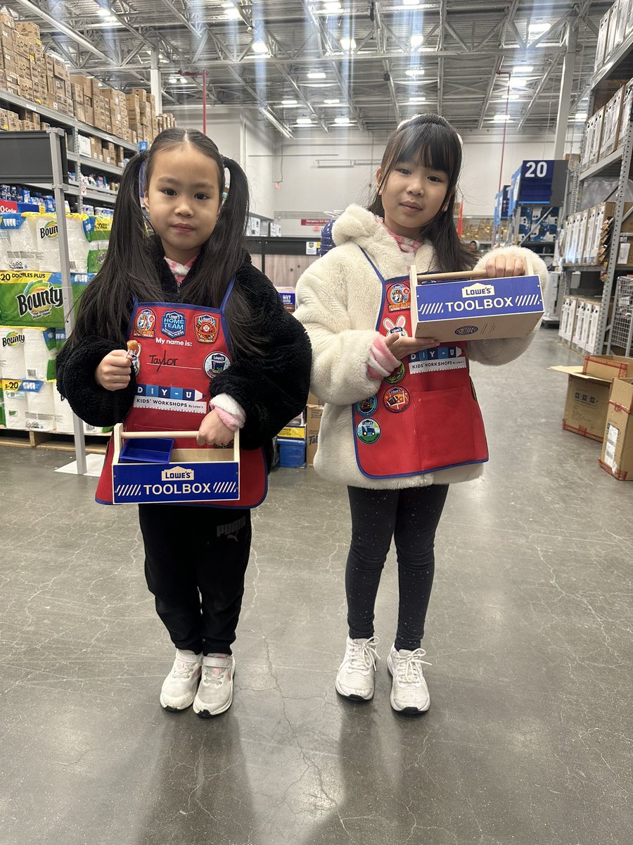 NixonDominique1's tweet photo. First Kids Clinic Workshop Of The Year! Their First Tool box 🔨🥽 #Lowes2664 #FirstToolbox #KidsDIYWorkshop @Houghton1366 @SamCharles07 @Lowes @TweetUsR30 https://t.co/z6WicmSEu6