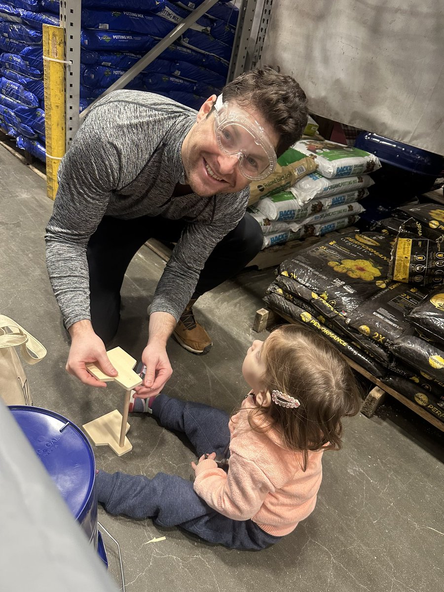NixonDominique1's tweet photo. First Kids Clinic Workshop Of The Year! Their First Tool box 🔨🥽 #Lowes2664 #FirstToolbox #KidsDIYWorkshop @Houghton1366 @SamCharles07 @Lowes @TweetUsR30 https://t.co/z6WicmSEu6