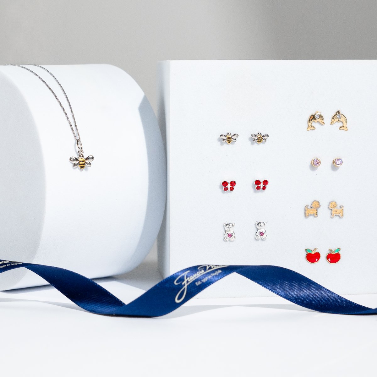 FWJewellers's tweet photo. Here at Francis Wain we have stud earrings for everyone, which is your favourite design?✨ 

07-03-14315
07-03-14415
07-03-14407
05-04-13805
05-04-13807
05-04-13707
05-04-13607 https://t.co/JUsdFpFJdu