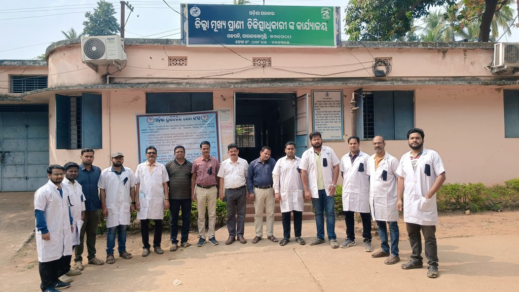 khatua_rajaram's tweet photo. Veterinarians of Gajapati District continuing their Mass leave protest on Day-3. Animals are suffering and Animal owners are distressed without getting Veterinary aid. @CMO_Odisha @MoSarkar5T @farddept @dahvsodisha @rajaaswain @otvnews @NEWS7Odia @kanak_news @samajalive https://t.co/T8hFeutptA