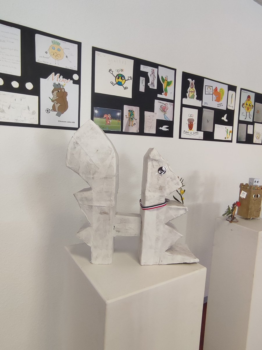 Desm_art_zieres's tweet photo. Exposition de travaux d'élèves,projet " sport et culture" en route pour les JO 2024. "Mascotte gagnante" Mandelieu ville hôte...symbole, allégorie, ... Dans le nouvel espace d'exposition en cours de création @ClgCamus06210 @MandelieuVille @CroisonnierH @Paris2024 https://t.co/Ni6AuBGiuq