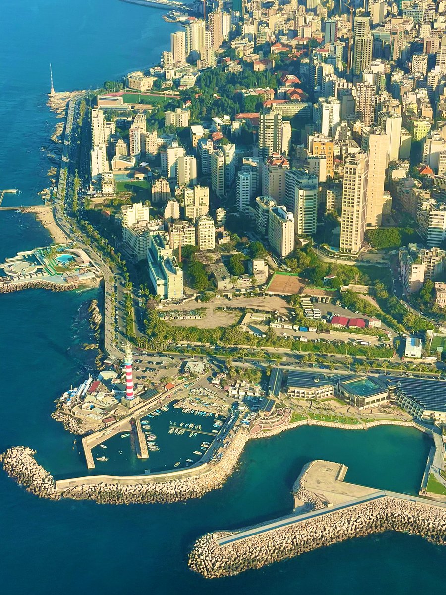 AZKARKOUR's tweet photo. Être de cette terre qui incite sans cesse à partir, pour mieux revenir, tout juste pour repartir.
Valser entre l’Orient désorienté et l’Occident accidenté, entre le délice du revoir et le sévice de l’au revoir;
Méditer les mirages de là bas, éviter le naufrage d’ici bas, et vaciller aux sons d’une oraison qui sonne le glas de ces deux mondes là;
#Beyrouth #Liban