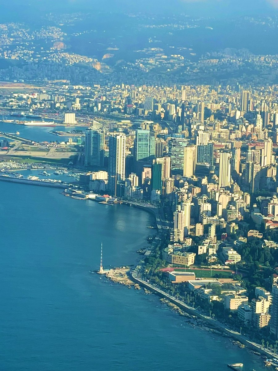 AZKARKOUR's tweet photo. Être de cette terre qui incite sans cesse à partir, pour mieux revenir, tout juste pour repartir.
Valser entre l’Orient désorienté et l’Occident accidenté, entre le délice du revoir et le sévice de l’au revoir;
Méditer les mirages de là bas, éviter le naufrage d’ici bas, et vaciller aux sons d’une oraison qui sonne le glas de ces deux mondes là;
#Beyrouth #Liban