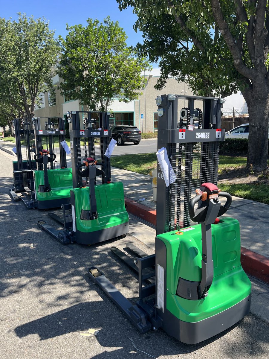 EKKOlifts's tweet photo. EKKO #EB12E-98LI is small enough to fit through doors and bridges in some applications. Tiny but Mighty! 2640 lb Cap, 98’’ lift height. 72" lowered mast. Lithium Iron Battery 24V/50Ah, Curtis Controller, On-board Charger. 
https://t.co/WHEJyJAut1
Info@ekkolifts.com
(877)232-6517 https://t.co/RcRLryR31K