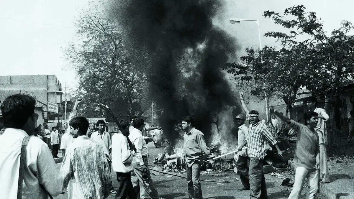 floating_heart8's tweet photo. Pregnant women were gutted & then had their unborn child's body shown to them.
Approx 250 girls & women were gang raped & then burned to death, Children were force fed petrol and then set on fire.
#GodhraGenocide
#UnderModiGoverment https://t.co/40lH7o9oTq