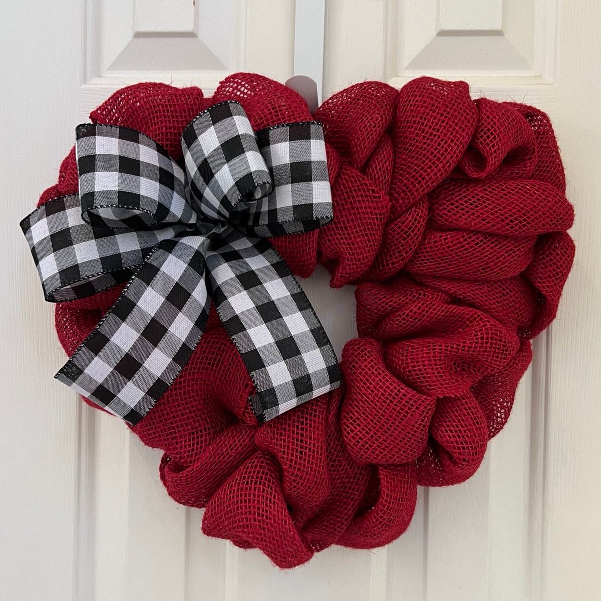 abouker's tweet photo. Red Burlap Heart Wreath for Valentine's Day available in my #etsyshop ❤️
https://t.co/uN6diVy8DT 
#valentines #valentinesgift #happyvalentinesday https://t.co/7hCbq8yJs4