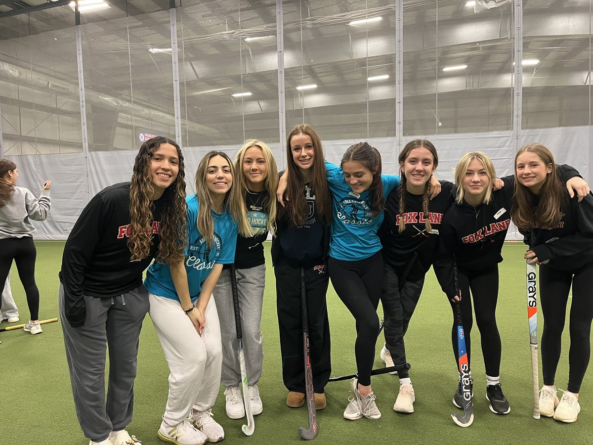 Fox Lane Field Hockey volunteered this morning at @ableathleticsorg for a great morning of field hockey! Great work girls! @foxlanefanzone @BCSDNOTES