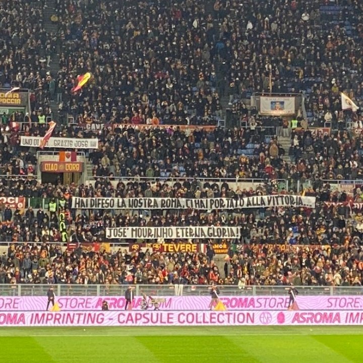 Iconic_Mourinho's tweet photo. Another message from the Roma fans to José Mourinho.

"You defended our Roma, you led us to victory. José Mourinho, eternal glory!" https://t.co/6qA6C1nwyU