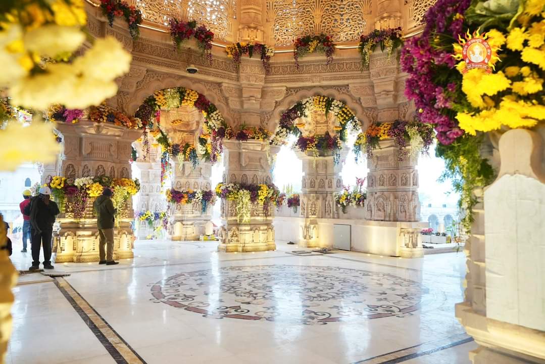 PratapraoPatilc's tweet photo. स्वर्ग सा सजा प्रभु श्री राम का सुंदर भवन🛕
#आयोध्या #AyodhyaRamTemple #रामभक्ति #जय_श्रीराम #AyodhyaDham #ayodhyarammandir https://t.co/JwiMkaoaBk