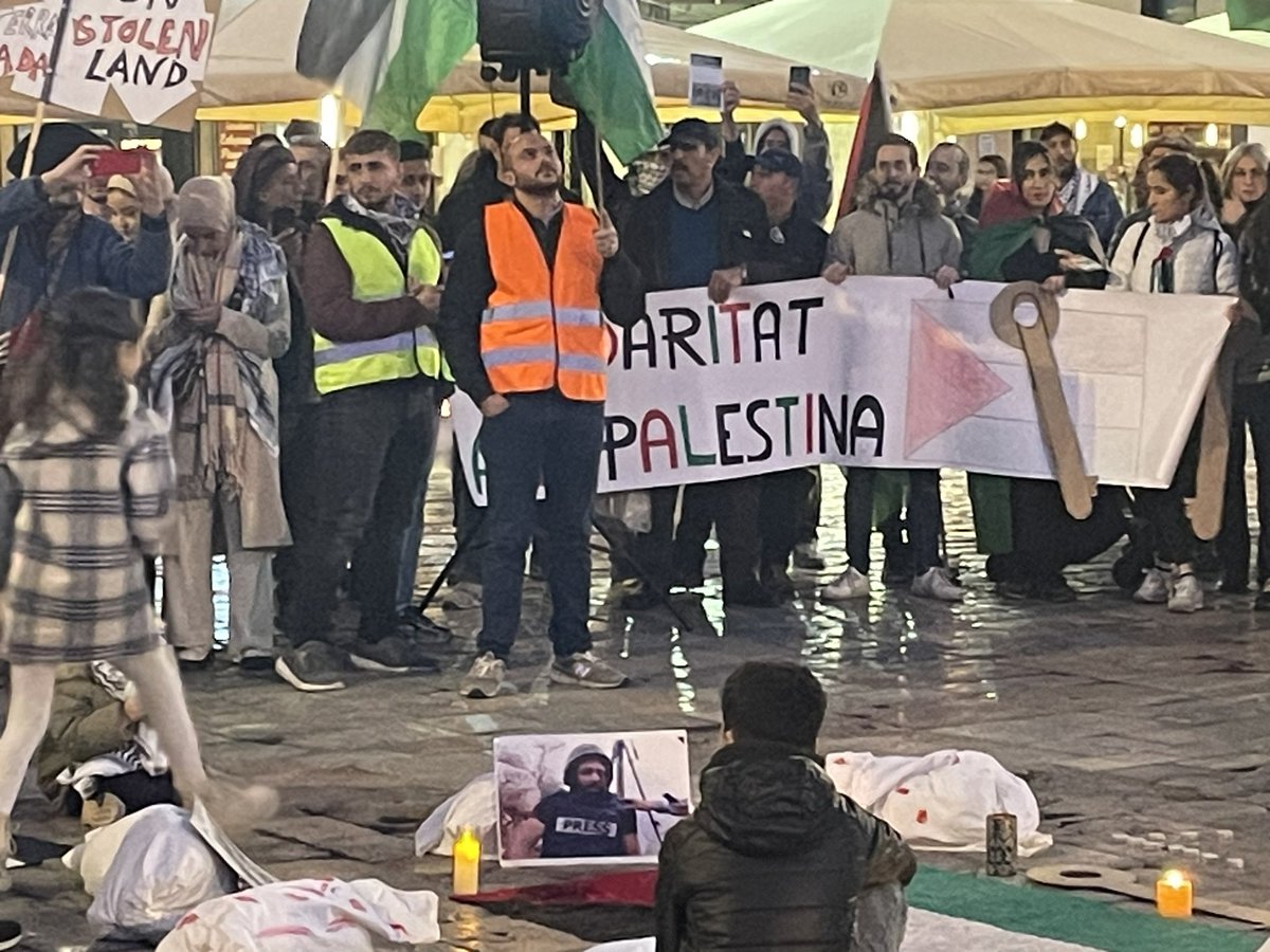 PaulaVarasG's tweet photo. Solidaritat amb el poble Palestí https://t.co/e8MuSpHgqh