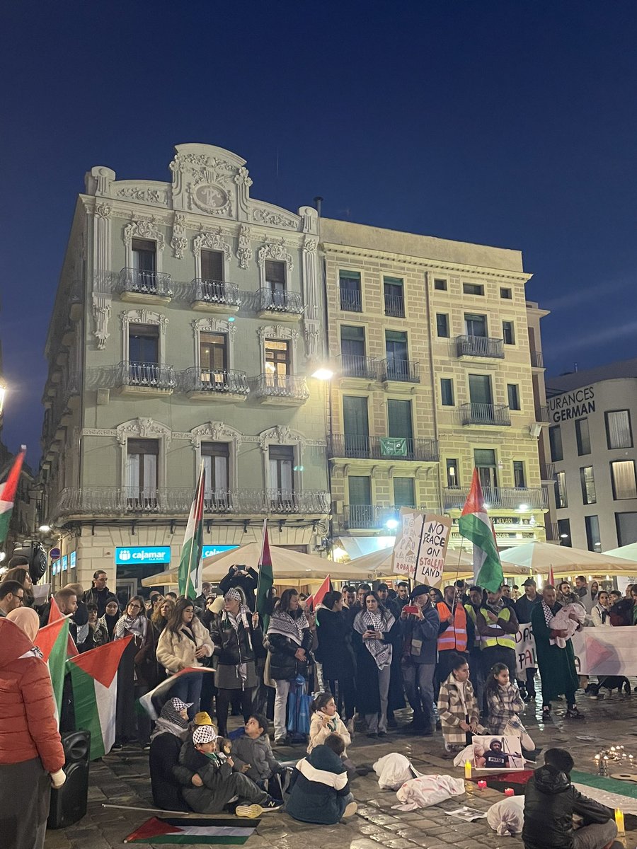 PaulaVarasG's tweet photo. Solidaritat amb el poble Palestí https://t.co/e8MuSpHgqh