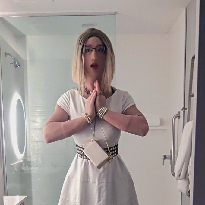 Feeling stunning in my clothes is like, my daily dose of happiness! 💖👗✨ It's not just about the outfit<a href="/tag/redhotchic"class="tags"><span>#redhotchic</span></a><a href="/tag/cocktailglam"class="tags"><span>#cocktailglam</span></a>