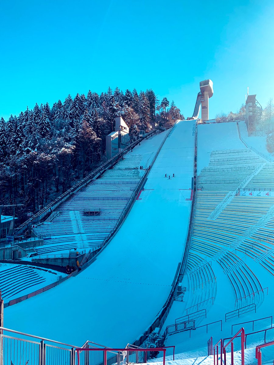 Julianeee01's tweet photo. Just fall in ❤️ with Austria 🥹🤩👌
#Streif #Hahnenkamm2024 #Kitzbühel #Innsbruck #Bergisel https://t.co/1qZY1QA2h7