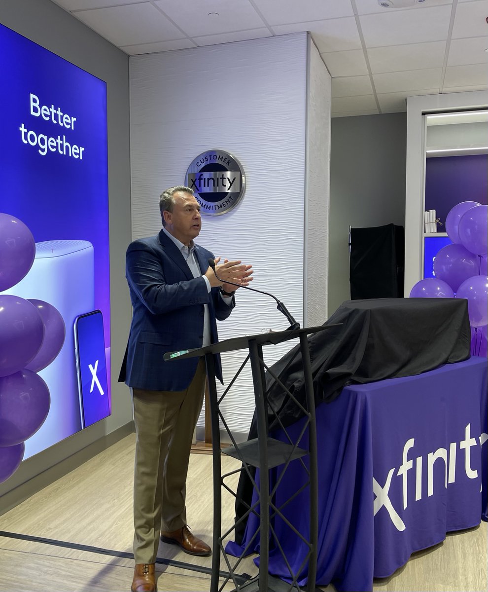 🎉 The celebration included an announcement from Comcast Florida RSVP, Jeff Buzzelli, who announced the completion of our three-year, $22 million tech infrastructure investment in Sarasota County. #Investinginthefuture #SRQCounty
Read more ➡️ comca.st/48Y8D56
