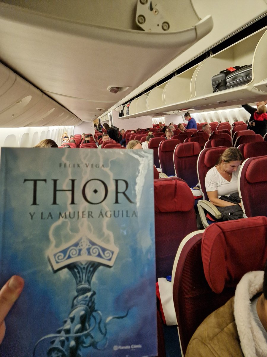 HernanBorquez's tweet photo. Listo con mi lectura Liefield para el vuelo a Chile!  @FelixBuscamares @TomosyGrapas https://t.co/Z5OuCKC2n0