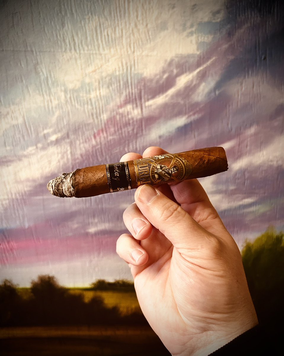 AnnapolisAsh's tweet photo. First cigar of the day. The Gurkha Vintage 2001. #gurkha #gurkhanation #gurkhacigars #gurkhavintage2001 #annapolisashtalk #cigarsaturdays #readyforsomefootball https://t.co/STuwU3VPaP