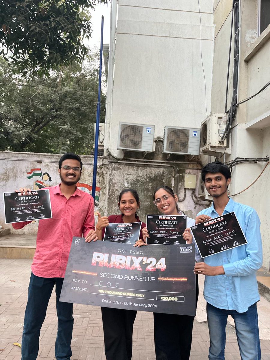 5arahkhan's tweet photo. 48 hours of rollercoasters! ✨ https://t.co/sYNPOgHH2a