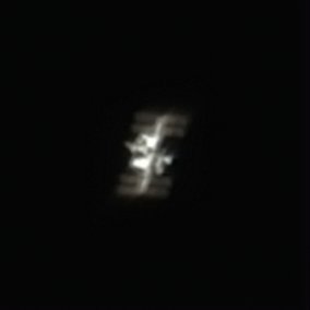 AstronautiXSC's tweet photo. Ce soir l'ISS passait au-dessus de @Polytechnique ! C'était l'occasion de sortir notre Dobson de 200mm de diamètre et d'essayer de la prendre en photo 🤩 Et c'est une très belle réussite !! On distingue très bien les panneaux solaires, les radiateurs et les modules 😍 https://t.co/iBuzxO8otZ