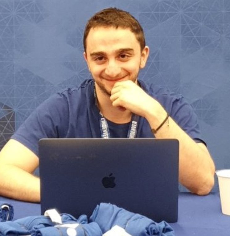 nullpackets's tweet image. "like we saw with the Ethereum $ETH merge and the ethw fork, the winning fork is the one the infrastructure (stablecoins &amp;amp; oracles primarily) decides to follow"

&amp;gt; ChaINlInK doEsNt HaVE a dAo
&amp;gt; Imagine the smell

Onchain governance is an attack vector

$LINK #CCIP