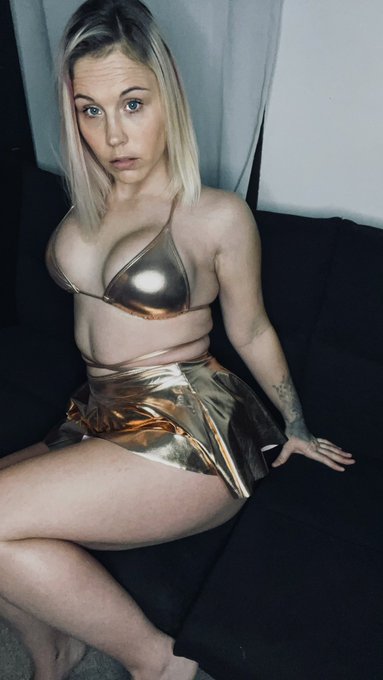 Slutty Saturday vibes!! 250 retweets and I'll show what's underneath this skirt!! https://t.co/2K4p6<a href="/tag/bdsm"class="tags"><span>#bdsm</span></a><a href="/tag/curvy"class="tags"><span>#curvy</span></a><a href="/tag/gamer"class="tags"><span>#gamer</span></a><a href="/tag/fetish"class="tags"><span>#fetish</span></a><a href="/tag/ass"class="tags"><span>#ass</span></a><a href="/tag/girlnextdoor"class="tags"><span>#girlnextdoor</span></a>