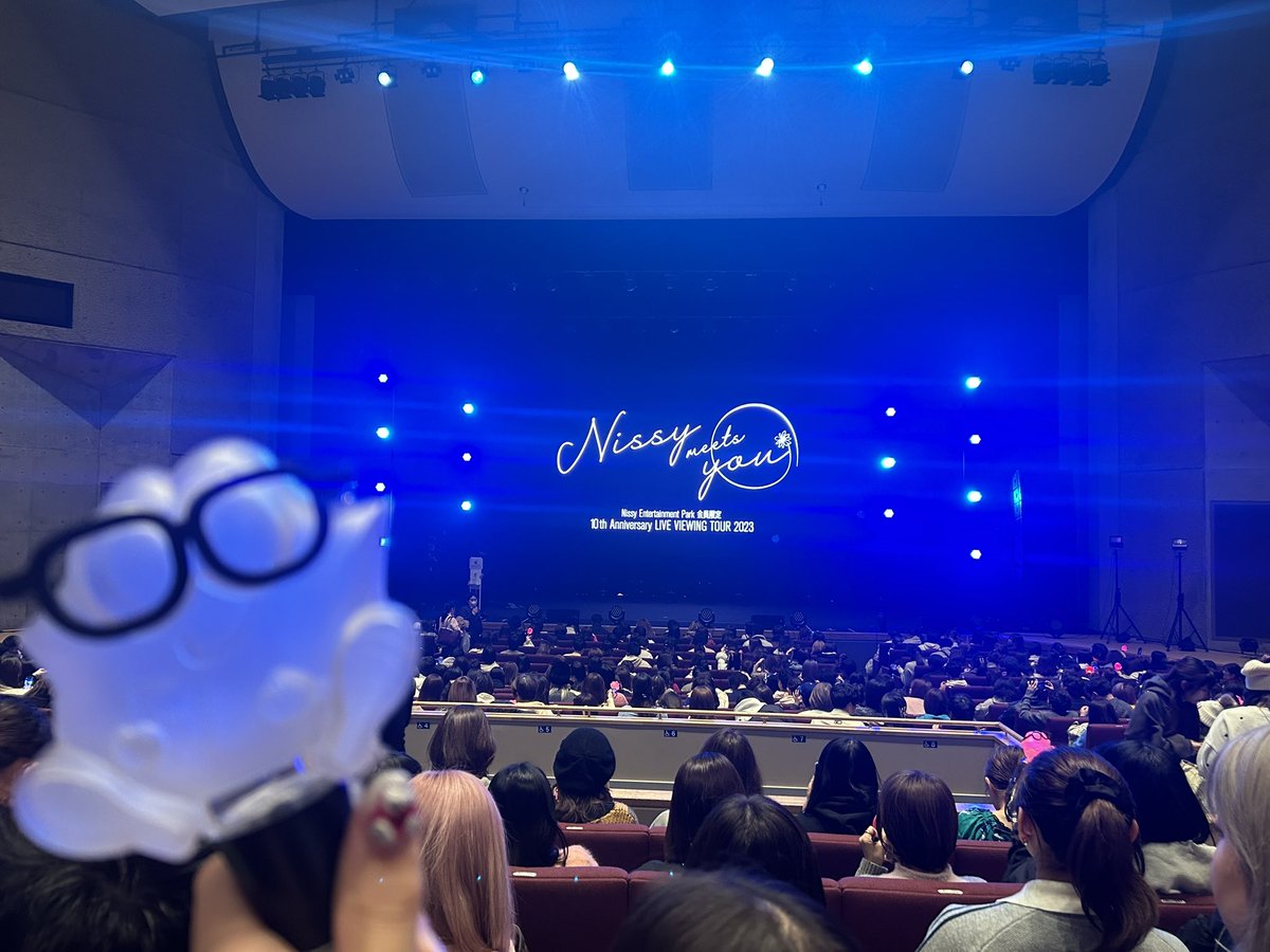 dance_luv_cheer's tweet photo. 無事死亡。
大好きな西島さんと握手した
Nissyガン見して脳内記憶に残そうと
頑張りましたが、引き寄せられ耳元で
「ありがとう」と囁き。エロすぎだろ
剥がし凄いから捌けようとしたら
まだ手握ってて得？と思って振り返ると
もう遅かった😭😭悲しいけど幸せで
終わった瞬間大号泣
#NissyMeetsYou https://t.co/H1CbTCFpqk