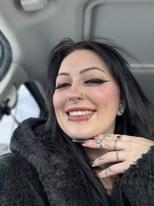 Omw to a photo shoot! Then streaming Forknife after!🥰 https://t.co/rokDMAJsiI