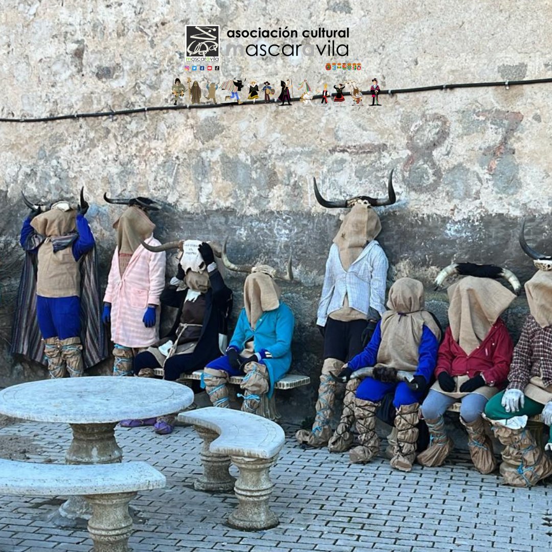 Mascaravila_Of's tweet photo. "Las calles resuenan con el sonido de cencerros: @LAS_TORAS están de vuelta para celebrar San Antón en #ElFresno (Ávila). 🎉 Una tradición que perdura gracias al espíritu y la iniciativa de los vecinos de este municipio. #TradiciónViva #SanAntón #LasToras" https://t.co/d4ur064IKu