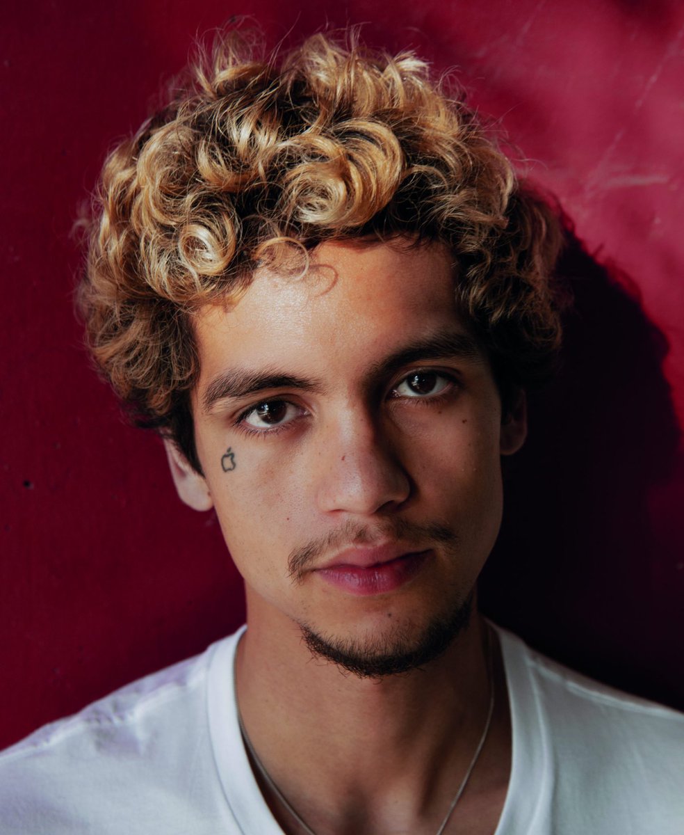 PopCrave's tweet image. Dominic Fike on how the ‘Euphoria’ sober coach failed him:

“I was a drug addict and coming on to a show that’s, you know, mainly about drugs, is very difficult. Sam [Levinson] got me a sober coach, somebody to be there all the time. It did not work. A random lady that I’d never…