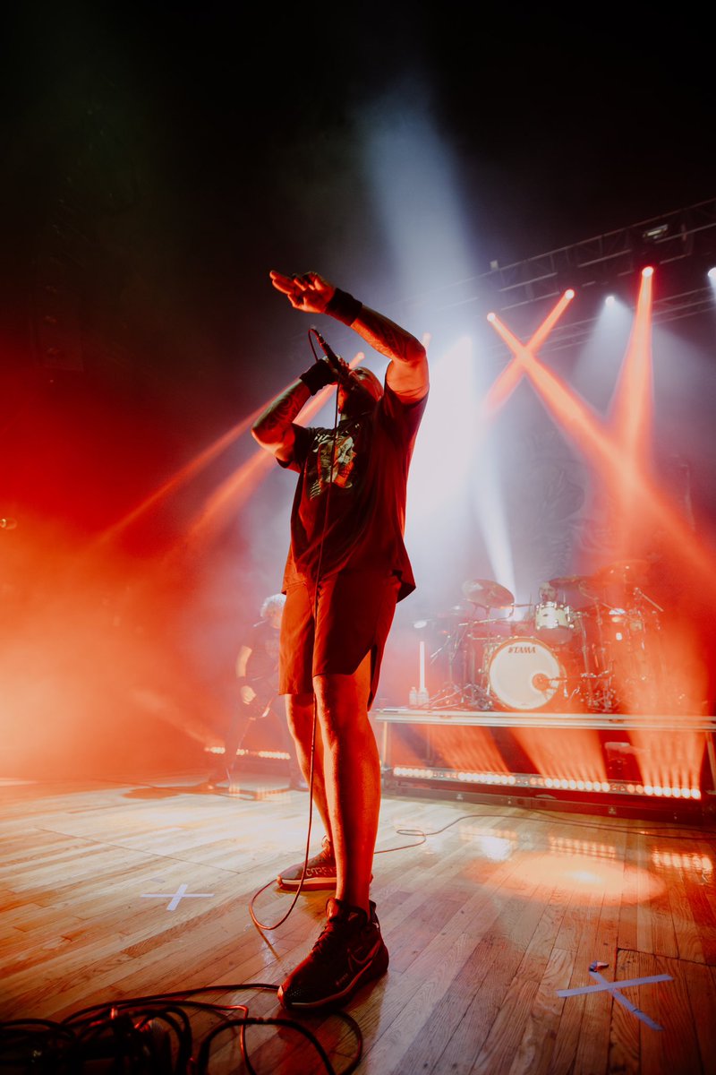 sepulturacombr's tweet photo. Join us in wishing happy birthday to @derrick_green 🥳🎉 Celebrate by securing your tix to our Farewell Tour—or at least RTing your fav pics from this post to your story (or all of them!)

📷: @jogjaROCKarta + @LinaGlasir https://t.co/ZP2y3gi1Pb