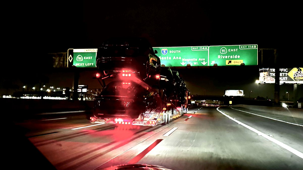 AlexNasla's tweet photo. @ryanshawtech Spotted last night in Orange County, some Model 3 highlands (and some Model Y's) getting transported to (presumably) a Tesla service center. https://t.co/xO84uYBaGu