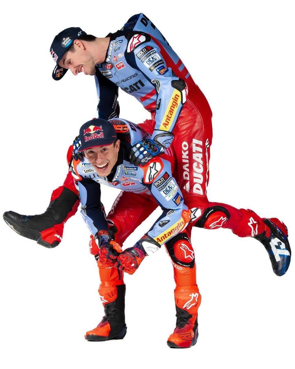 DesiRacingco's tweet image. The Márquez Brothers! 😍😍😍

[📷: @Swinxy] #Gresini