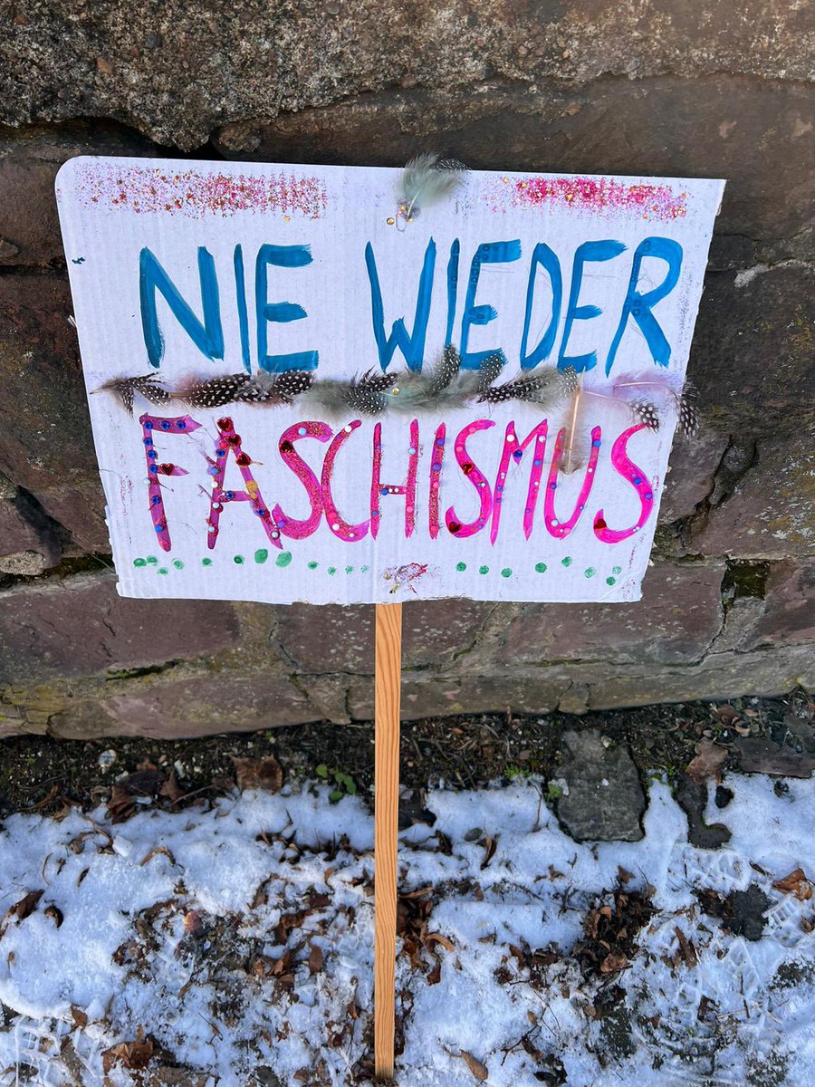 Kein Hund mag Nazis! #Machdeburch zeigt Haltung! Kein Domplatz für Hass und Hetze!