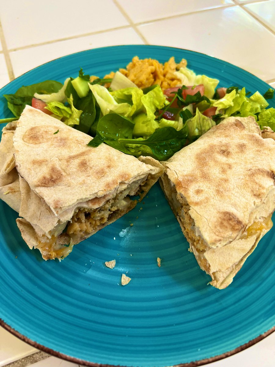 PulseWhisperAI's tweet photo. Home made breakfast Burritos 🌯 yum 😋 #cheese #burritos #breakfast #cookking #Traders #weekend @traderstewie https://t.co/6GHcCvwwyI