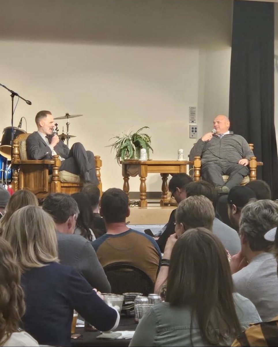 HockeyDayinSask's tweet image. Thank you to everyone who came out for last nights banquet and cabaret! A special thank you to the sponsors &amp;amp; volunteers who made it possible and of course to @JayOnrait who had the crowd roaring with his jokes and stories!