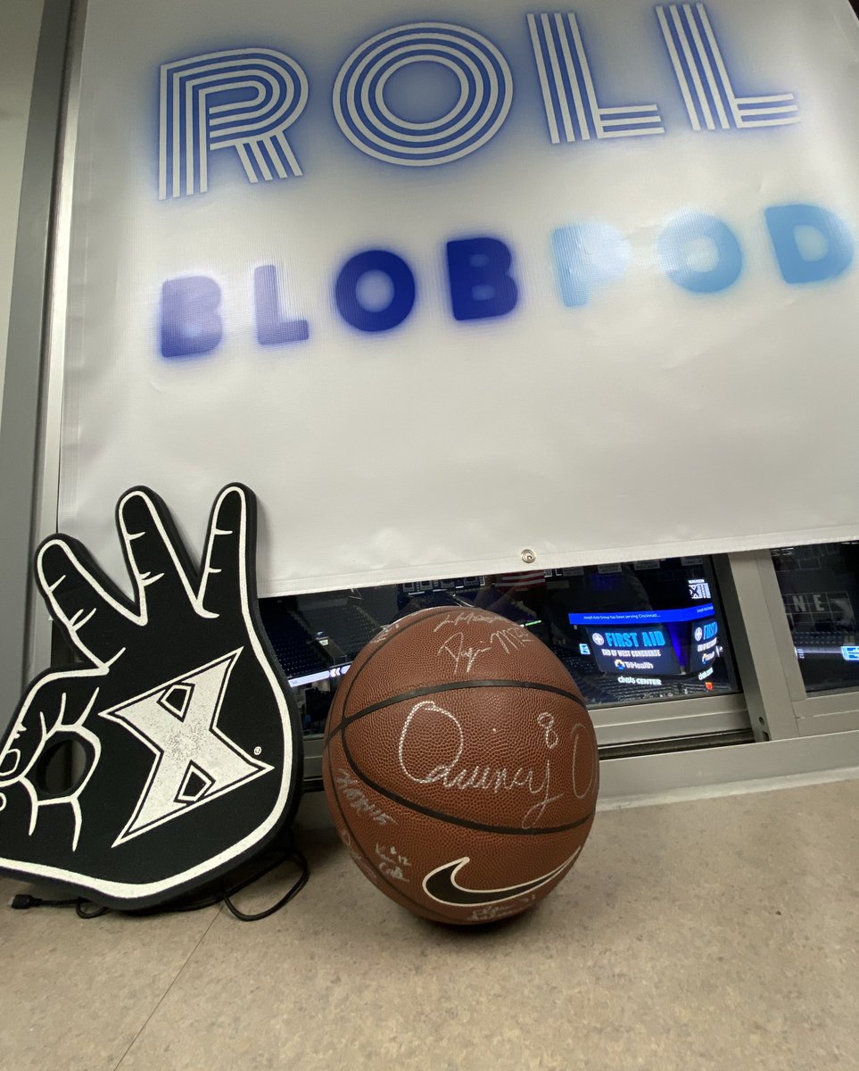 🚨 BIG GIVEAWAY 🚨 

Win this basketball signed by the entire Xavier team and Coach Miller.

To enter: must be following and RT this. Winner will be picked on February 1st. Good luck!!