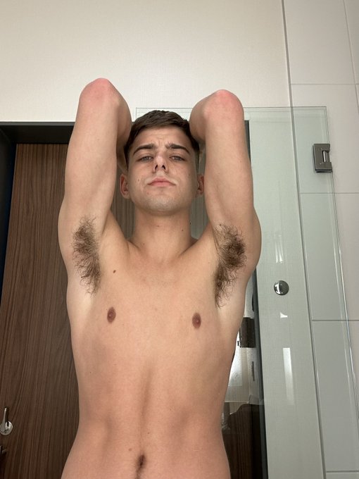 Now sniff 😈 https://t.co/uqQog25cXt https://t.co/IvJgj9hCsI