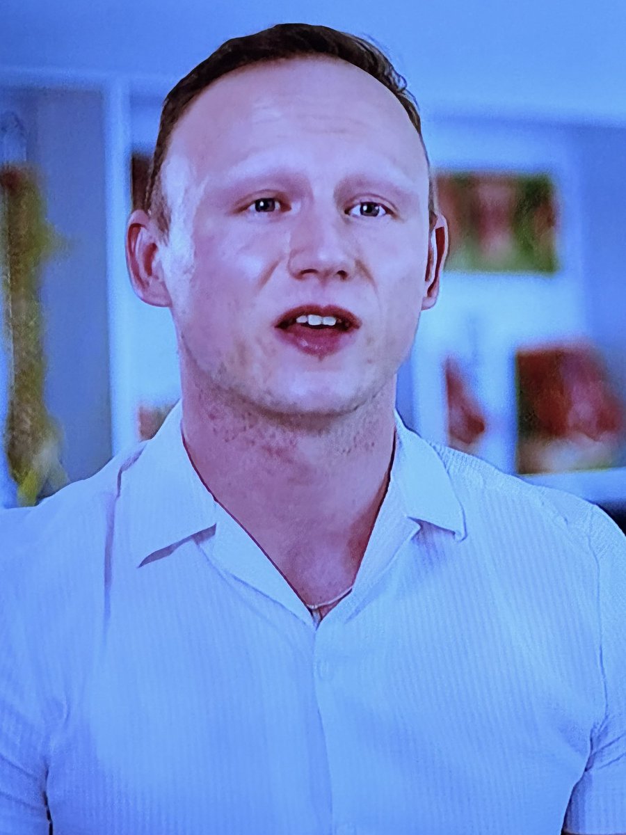 MrDanSmallz's tweet photo. @sextedmyboss has @williamhanson got hench and gone on BBC Gladiators?
😂 https://t.co/Seebpz5oQp