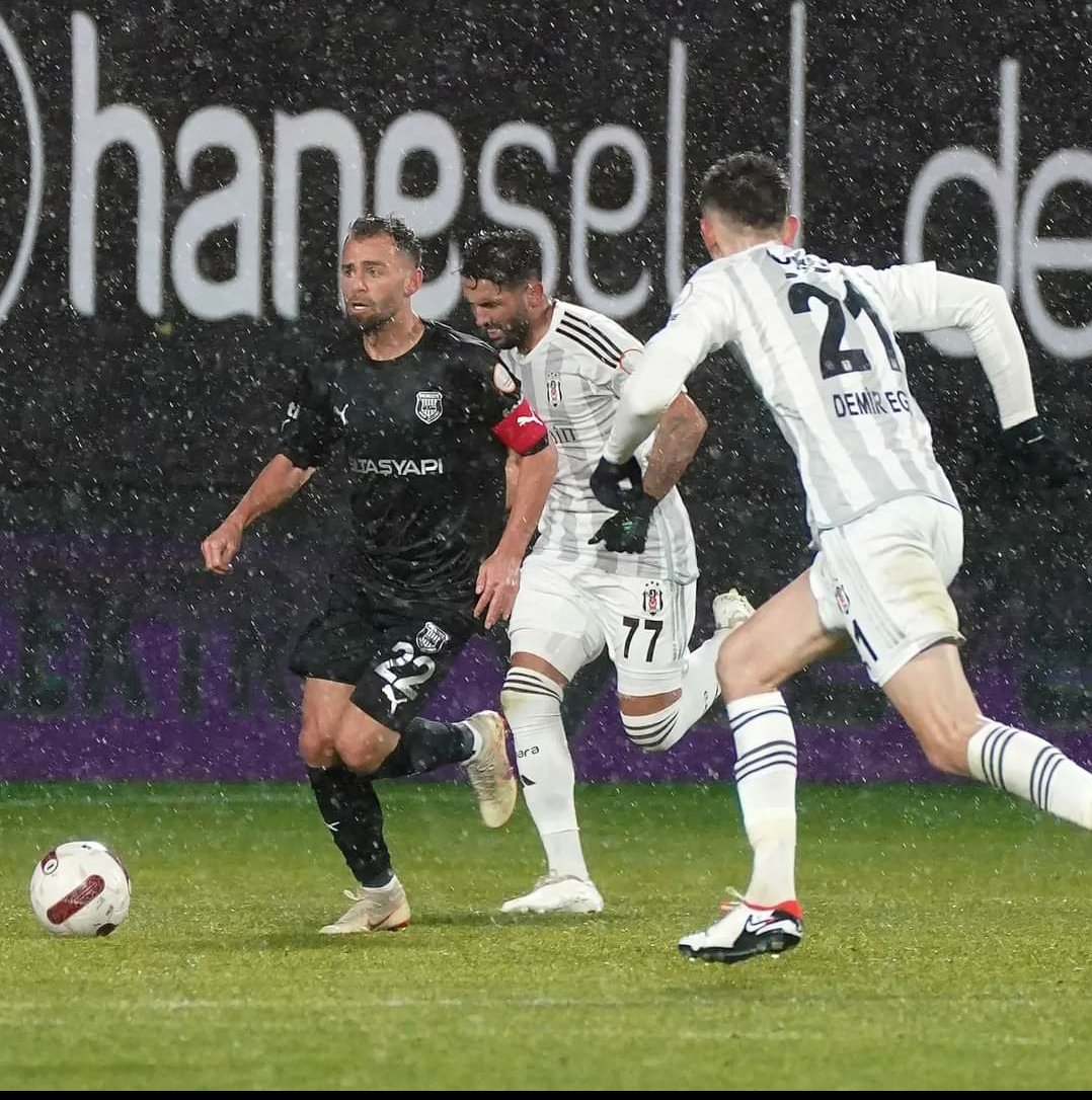 markafutbol_com's tweet photo. PENDİKSPOR 4-0 BEŞİKTAŞ
⏱️MAÇ SONUCU
🔥#Pendikspor, Süper Ligin 21. Haftasında #Beşiktaş'ı 4-0 yendi. #KASvHTY
**GOLLER ***
⚽ 3 ve 81 #UmutNayir
⚽ 69 #HalilAkbunar
⚽ 73 #Thiam
💥#Pendik puanı 19'a yükseltirken, Beşiktaş 35 puanda kaldı. https://t.co/8dnYkjBN5b