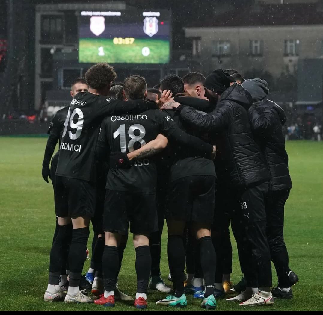 markafutbol_com's tweet photo. PENDİKSPOR 4-0 BEŞİKTAŞ
⏱️MAÇ SONUCU
🔥#Pendikspor, Süper Ligin 21. Haftasında #Beşiktaş'ı 4-0 yendi. #KASvHTY
**GOLLER ***
⚽ 3 ve 81 #UmutNayir
⚽ 69 #HalilAkbunar
⚽ 73 #Thiam
💥#Pendik puanı 19'a yükseltirken, Beşiktaş 35 puanda kaldı. https://t.co/8dnYkjBN5b