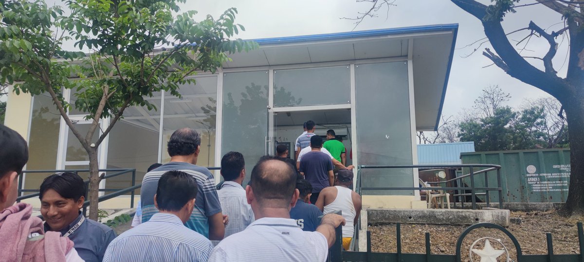 Atender x favor, tanto dinero que ingresa en el mercado de transferencias de Montebello y para pagar el parqueadero es un caos, solo una ventanilla para pagar o será q están robando y Ud no sabe @AquilesDAH <a href="/alcaldiagye/">Muy Ilustre Municipalidad de Guayaquil</a> <a href="/CarlosVerareal/">Carlos Vera</a>