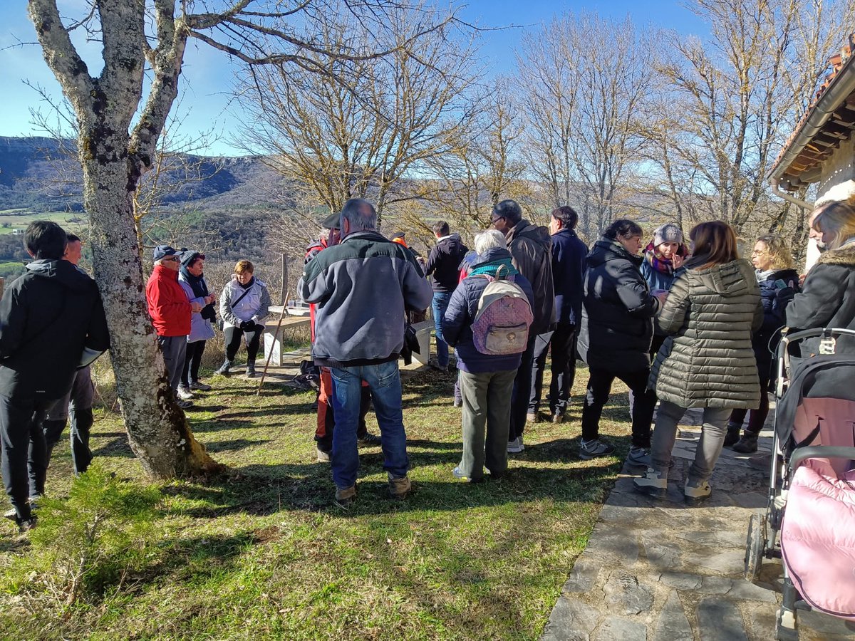 AcoaAke's tweet photo. 🌞 Sol y frío en la romería de San Antón Abad, organizada por la vecindad de #Basabe
@Kuartango_Udala @AnanakoKuadrila #Araba #Alava https://t.co/ijyjdtc9Op