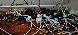 Ale_Buzo's tweet photo. Siempre estamos hablando del riesgo de incendio🔥🔥 con su origen en el sistema eléctrico

Parece todo muy teórico, así que ahora, en un breve Hilo (Hilito sería) les voy a mostrar como empieza, que deberíamos hacer y tener a mano y que se debe hacer después.. https://t.co/pUM17OKALZ