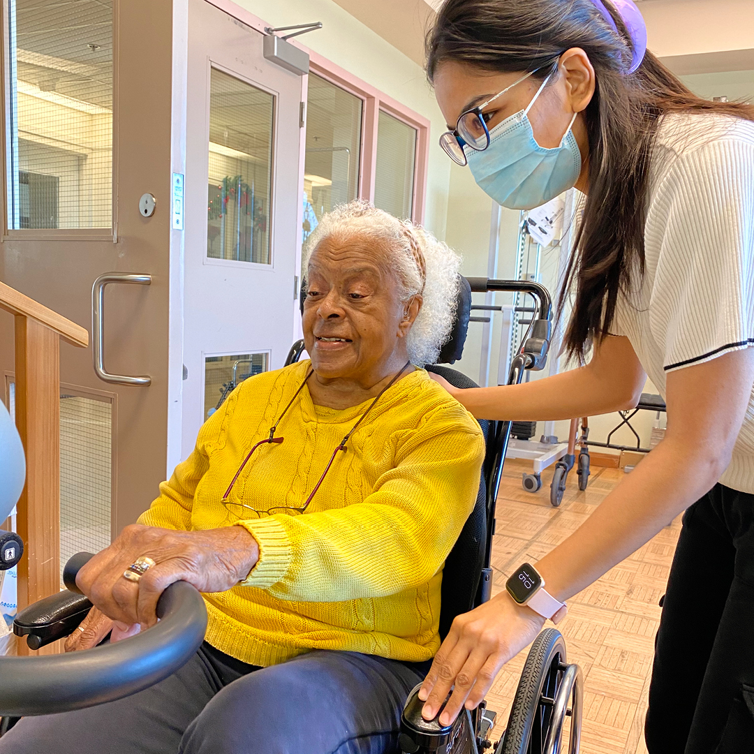 Passionate about giving back? Whether it's supporting arts and crafts activities, reading to residents, or sharing music, there's plenty of opportunities to share your talents at one of the City’s long term care homes. Learn more about volunteering : toronto.ca/LTCVolunteer