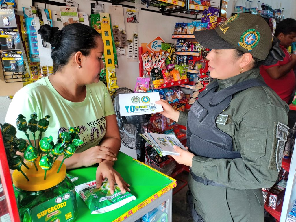 PoliciaCmarca's tweet image. En el marco de la campaña ¡No dejes que te engañen! Córtale la conexión a la extorsión, cuelga y marca 165 @GaulaPolicia Cundinamarca, realiza jornada  de prevención contra el secuestro y la extorsión, dirigida al sector Comercio del municipio de #Ricaurte. #DiosYPatria